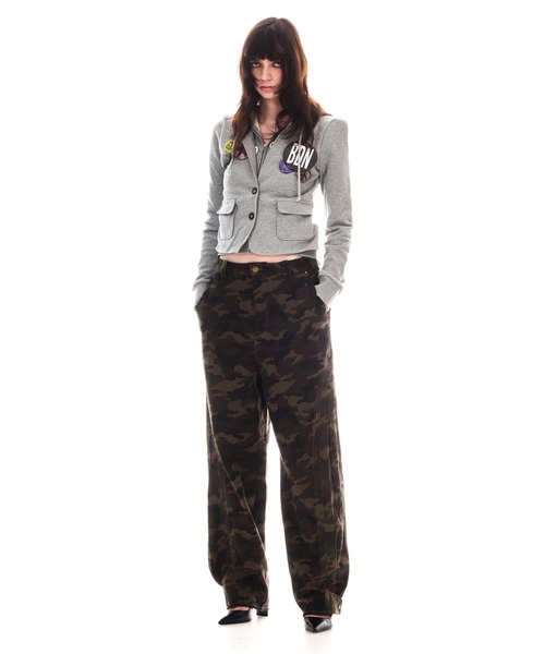 BEEDEN(ビーデン)の「STITCH DESIGN LOOSE PANTS(チノパンツ・レディース・カモフラージュ/ベージュ/レッド・SMALL/MEDIUM)」の6枚目の写真