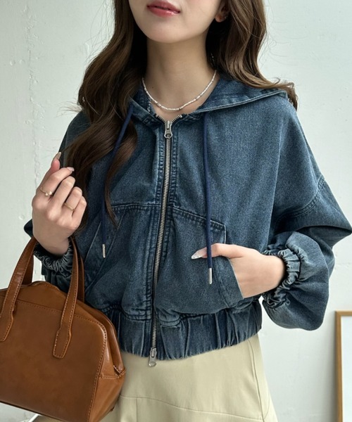 umune(ウムネ)の「デニムジャケット ブルゾン パーカー フード付き ジップアップ クロップド丈 ショート丈 ボリューム袖 ライトアウター 羽織り カジュアル 秋 冬(ブルゾン・レディース・チャコールグレー/ライトインディゴブルー・FREE)」の6枚目の写真