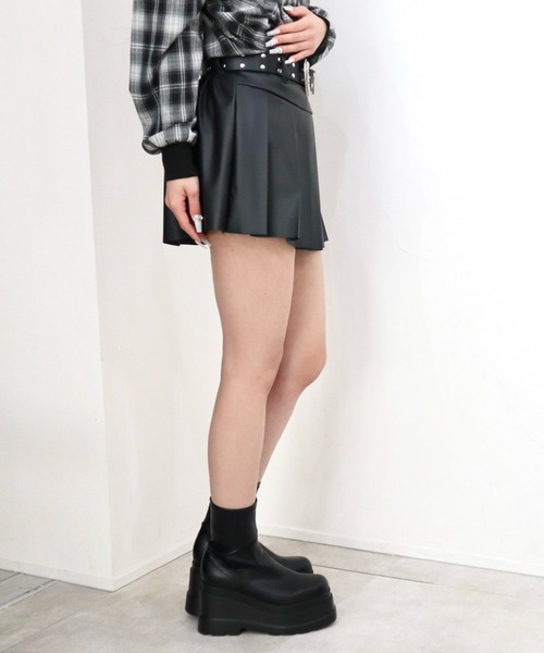 CECIL McBEE(セシルマクビー)の「ベルト付き合皮プリーツスカート(スカート・レディース・ブラック・MEDIUM/LARGE)」の7枚目の写真