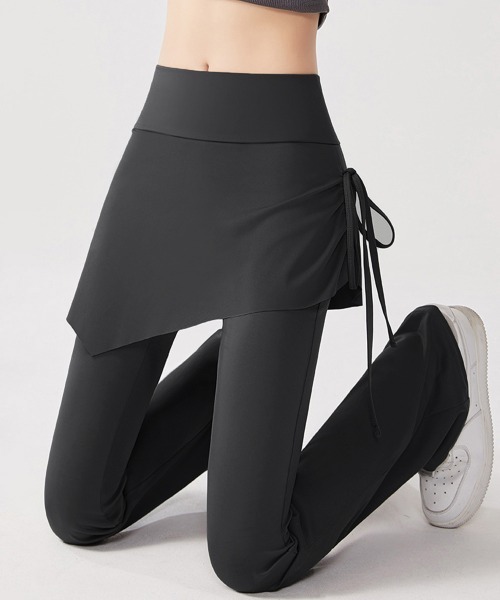 Miniministore（ミニミニストア）の「ヨガパンツ スカート付きセミフレアパンツ（スラックス・レディース・チャコールグレー/ブラック・FREE）」の5枚目の写真