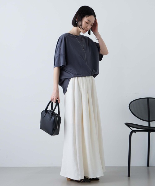 Aunely(オーネリー)の「【Aunely】ひんやり 360°きれい見え コクーンシルエット ミニマル Tシャツ <YOSOOIシリーズ>(Tシャツ/カットソー・レディース・ロイヤルブルー/イエロー系/ネイビー/ブラウン/レッド/ブラック/ライトベージュ/オフホワイト/チャコールグレー・M/L)」の15枚目の写真