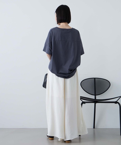 Aunely(オーネリー)の「【Aunely】ひんやり 360°きれい見え コクーンシルエット ミニマル Tシャツ <YOSOOIシリーズ>(Tシャツ/カットソー・レディース・ロイヤルブルー/イエロー系/ネイビー/ブラウン/レッド/ブラック/ライトベージュ/オフホワイト/チャコールグレー・M/L)」の16枚目の写真