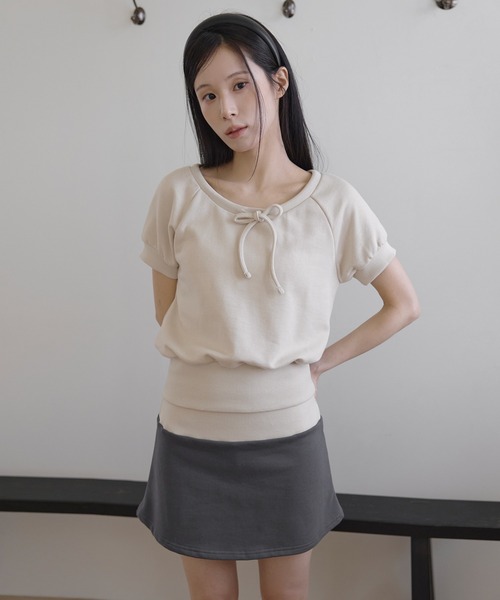 UNE MANSION(ユヌマンション)の「【UNE ORIGINAL】【セット着用可能】 オープンルーズネックフロントリボンリブ半袖トレーナースウェット(Tシャツ/カットソー・レディース・ベージュ/ネイビー・FREE)」の17枚目の写真