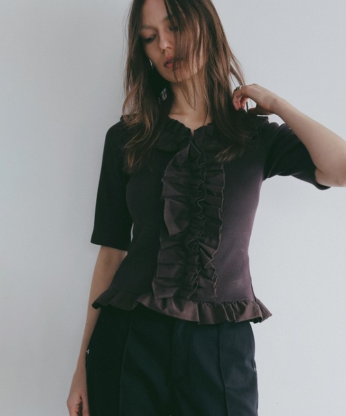 MANOF（マノフ）の「FRILL NECK RIB TOPS（Tシャツ/カットソー・レディース・ブラック/ホワイト/ブラウン・F）」の7枚目の写真