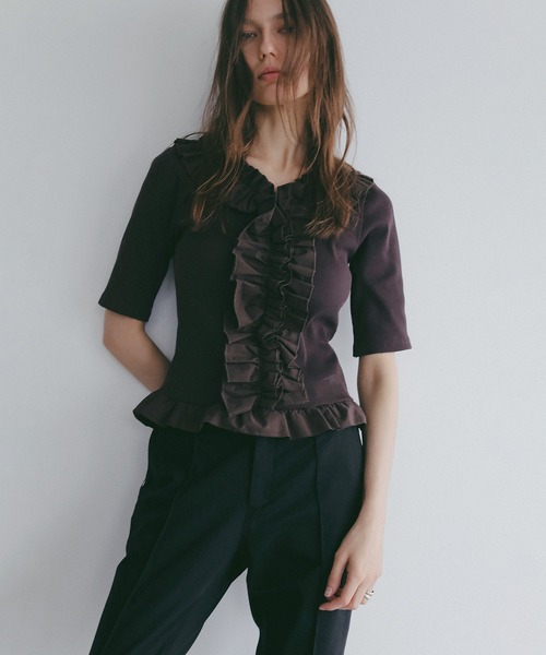 MANOF（マノフ）の「FRILL NECK RIB TOPS（Tシャツ/カットソー・レディース・ブラック/ホワイト/ブラウン・F）」の4枚目の写真