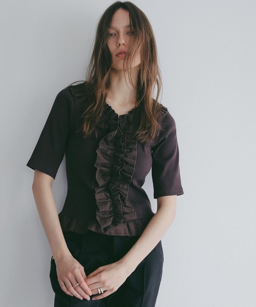 MANOF（マノフ）の「FRILL NECK RIB TOPS（Tシャツ/カットソー・レディース・ブラック/ホワイト/ブラウン・F）」の6枚目の写真