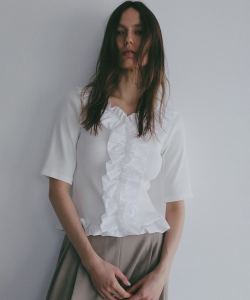 MANOF（マノフ）の「FRILL NECK RIB TOPS（Tシャツ/カットソー・レディース・ブラック/ホワイト/ブラウン・F）」の13枚目の写真