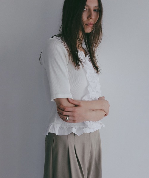 MANOF（マノフ）の「FRILL NECK RIB TOPS（Tシャツ/カットソー・レディース・ブラック/ホワイト/ブラウン・F）」の15枚目の写真