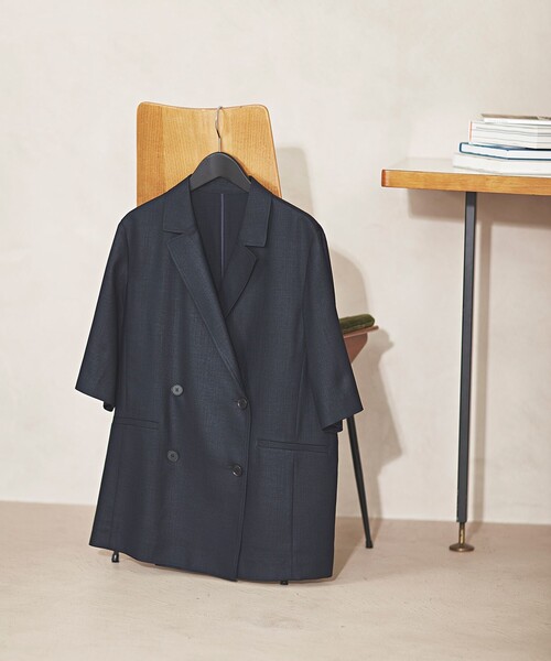 23区 S(ニジュウサンクチイサイサイズ)の「リネンライクグロッシー ハーフスリーブ ダブル ジャケット(その他アウター・レディース・グレー系/ベージュ系/ネイビー系・32)」の15枚目の写真