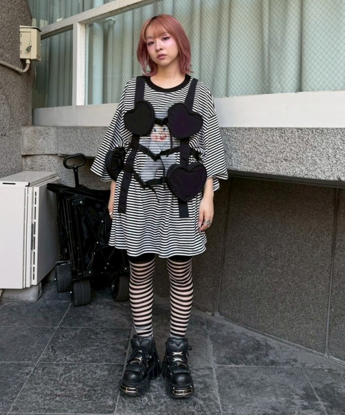 Candy Stripper(キャンディストリッパー)の「DOPE BUNNY BORDER BIG Tシャツ(Tシャツ/カットソー・レディース・ブラック/ブルー/ピンク・FREE)」の7枚目の写真