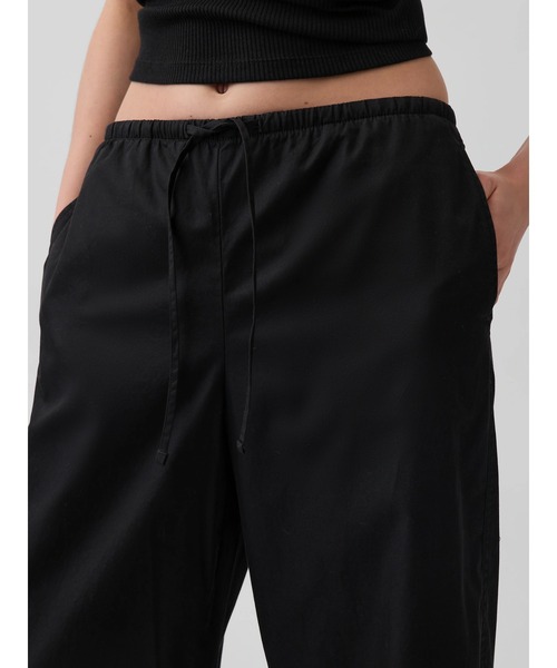 GAP(ギャップ)の「ポプリン イージーウエスト バレルパンツ(その他パンツ・レディース・ブラック/オフホワイト/ブルー/ブラウン・S/XS/L/M/XXS)」の12枚目の写真