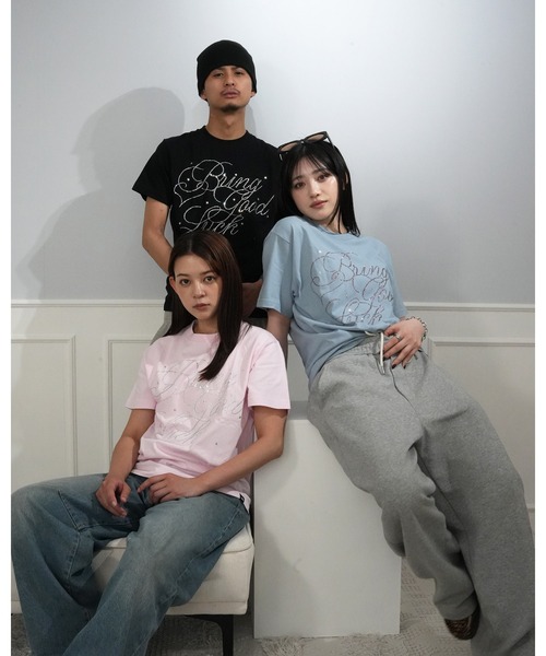 BGL(ビージーエル)の「BIG SCRIPT TEE / ラインストーン / キラキラ / 筆記体ロゴ / スクリプトロゴ / Y2K / ストリート 半袖Tシャツ(Tシャツ/カットソー・レディース・ホワイト×ピンク/ホワイト/ライトピンク/ブラック/ブルー・S/L/M)」の13枚目の写真