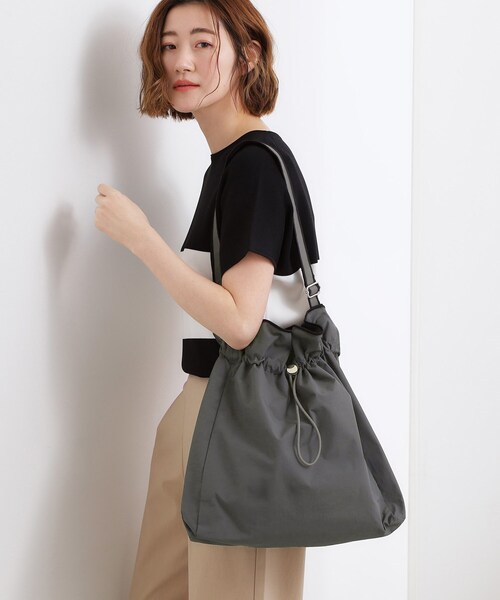 grove(グローブ)の「【撥水】巾着トリミングワンショルダー(ショルダーバッグ・レディース・ブラック/ダークグレー/アイボリー・00)」の7枚目の写真