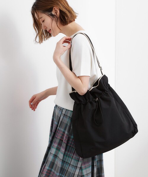 grove(グローブ)の「【撥水】巾着トリミングワンショルダー(ショルダーバッグ・レディース・ブラック/ダークグレー/アイボリー・00)」の9枚目の写真