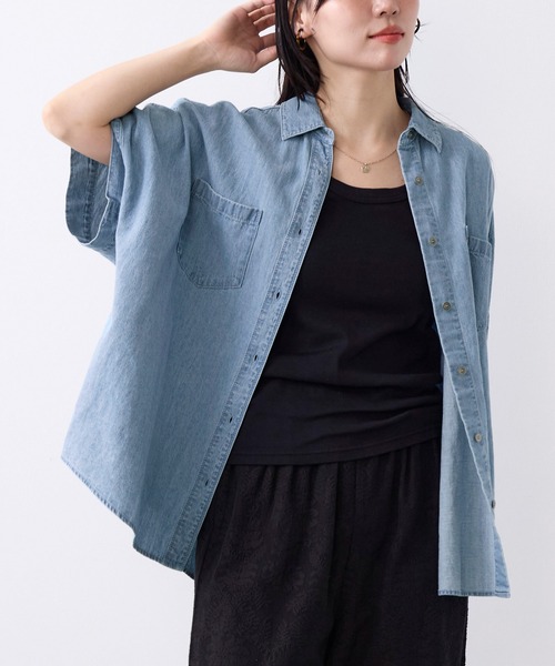 MICA&DEAL(マイカ&ディール)の「ドルマンスリーブデニムブラウス〈セットアップ対応〉(シャツ/ブラウス・レディース・ライトブルー・FREE)」の1枚目の写真