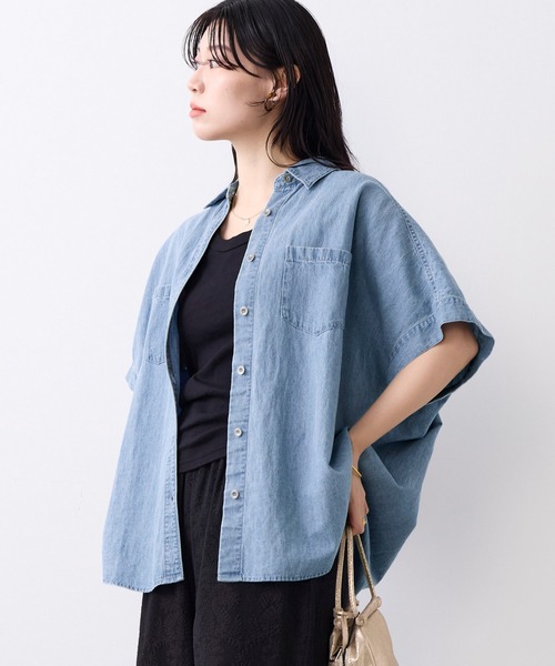 MICA&DEAL(マイカ&ディール)の「ドルマンスリーブデニムブラウス〈セットアップ対応〉(シャツ/ブラウス・レディース・ライトブルー・FREE)」の3枚目の写真