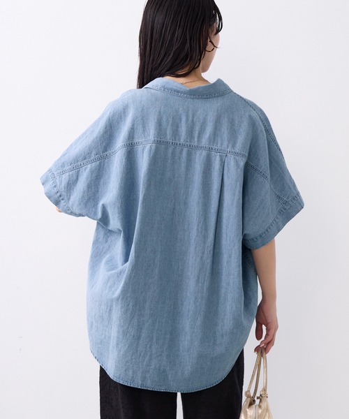 MICA&DEAL(マイカ&ディール)の「ドルマンスリーブデニムブラウス〈セットアップ対応〉(シャツ/ブラウス・レディース・ライトブルー・FREE)」の5枚目の写真