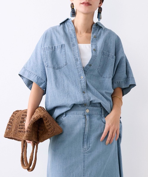 MICA&DEAL(マイカ&ディール)の「ドルマンスリーブデニムブラウス〈セットアップ対応〉(シャツ/ブラウス・レディース・ライトブルー・FREE)」の8枚目の写真