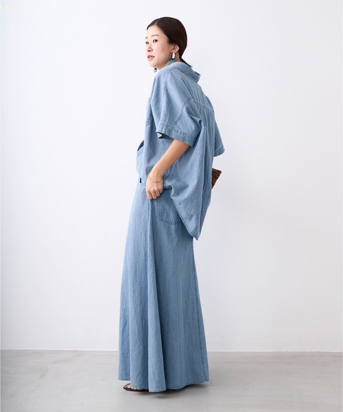 MICA&DEAL(マイカ&ディール)の「ドルマンスリーブデニムブラウス〈セットアップ対応〉(シャツ/ブラウス・レディース・ライトブルー・FREE)」の12枚目の写真