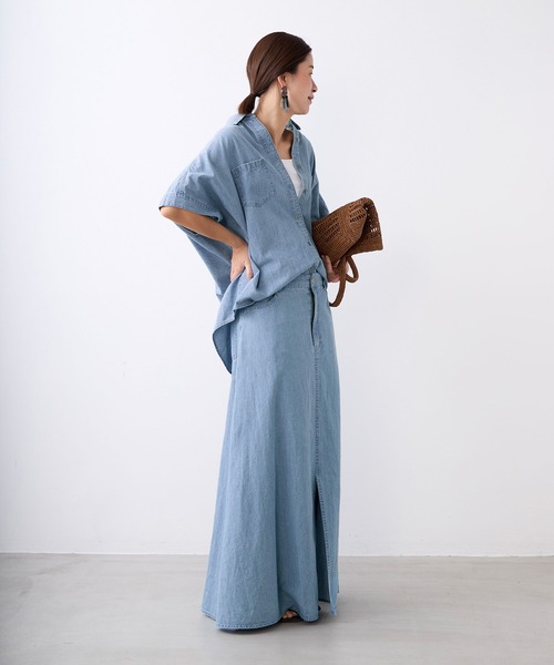 MICA&DEAL(マイカ&ディール)の「ドルマンスリーブデニムブラウス〈セットアップ対応〉(シャツ/ブラウス・レディース・ライトブルー・FREE)」の13枚目の写真