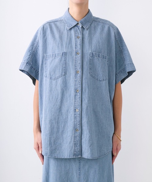 MICA&DEAL(マイカ&ディール)の「ドルマンスリーブデニムブラウス〈セットアップ対応〉(シャツ/ブラウス・レディース・ライトブルー・FREE)」の15枚目の写真