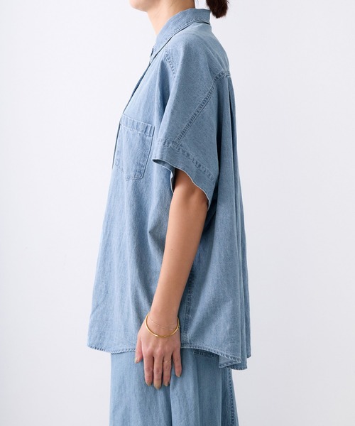 MICA&DEAL(マイカ&ディール)の「ドルマンスリーブデニムブラウス〈セットアップ対応〉(シャツ/ブラウス・レディース・ライトブルー・FREE)」の16枚目の写真