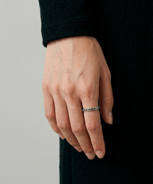 GRAYNOISE(グレイノイズ)の「Clover mini rail ring BK (925 silver)(リング・メンズ・その他・8号/9号/10号/11号/12号/13号/14号/15号/16号/17号/18号)」の2枚目の写真