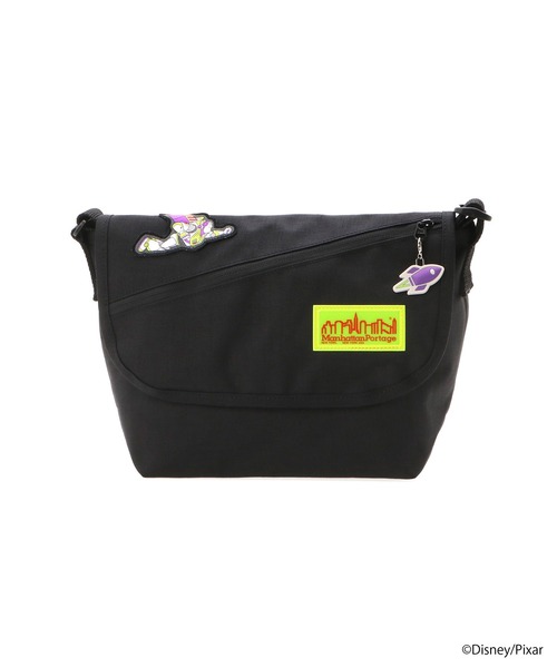 Manhattan Portage(マンハッタンポーテージ)の「Nylon Messenger Bag (SM) FZP MGNT / TOY STORY BUZZ LIGHTYEAR(メッセンジャーバッグ・レディース・ブラック・SMALL)」の2枚目の写真