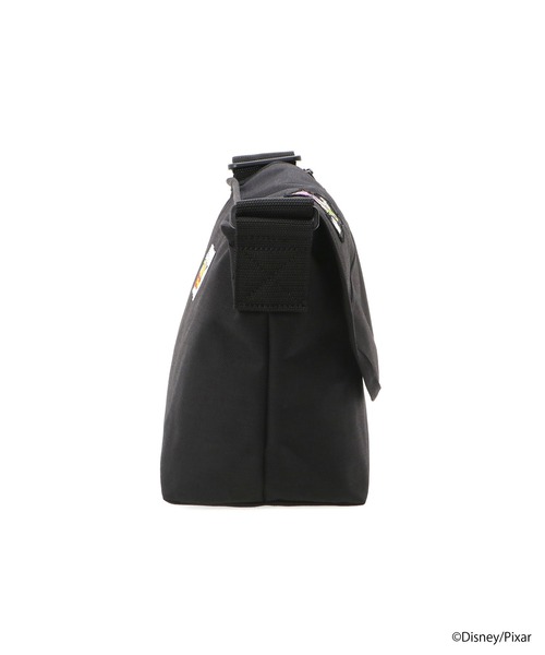 Manhattan Portage(マンハッタンポーテージ)の「Nylon Messenger Bag (SM) FZP MGNT / TOY STORY BUZZ LIGHTYEAR(メッセンジャーバッグ・レディース・ブラック・SMALL)」の3枚目の写真