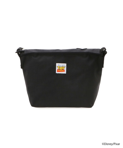 Manhattan Portage(マンハッタンポーテージ)の「Nylon Messenger Bag (SM) FZP MGNT / TOY STORY BUZZ LIGHTYEAR(メッセンジャーバッグ・レディース・ブラック・SMALL)」の4枚目の写真