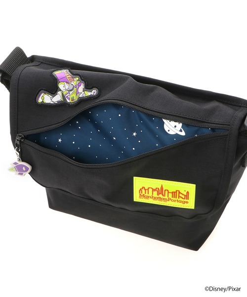 Manhattan Portage(マンハッタンポーテージ)の「Nylon Messenger Bag (SM) FZP MGNT / TOY STORY BUZZ LIGHTYEAR(メッセンジャーバッグ・レディース・ブラック・SMALL)」の7枚目の写真