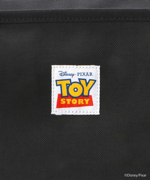 Manhattan Portage(マンハッタンポーテージ)の「Nylon Messenger Bag (SM) FZP MGNT / TOY STORY BUZZ LIGHTYEAR(メッセンジャーバッグ・レディース・ブラック・SMALL)」の9枚目の写真