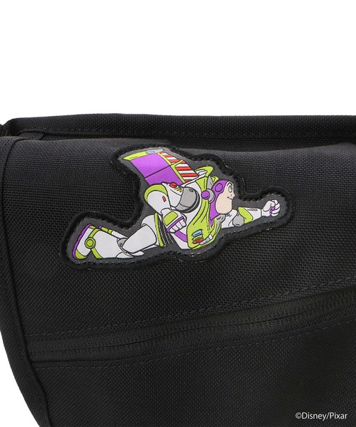 Manhattan Portage(マンハッタンポーテージ)の「Nylon Messenger Bag (SM) FZP MGNT / TOY STORY BUZZ LIGHTYEAR(メッセンジャーバッグ・レディース・ブラック・SMALL)」の10枚目の写真