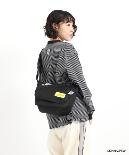 Manhattan Portage(マンハッタンポーテージ)の「Nylon Messenger Bag (SM) FZP MGNT / TOY STORY BUZZ LIGHTYEAR(メッセンジャーバッグ・レディース・ブラック・SMALL)」の12枚目の写真