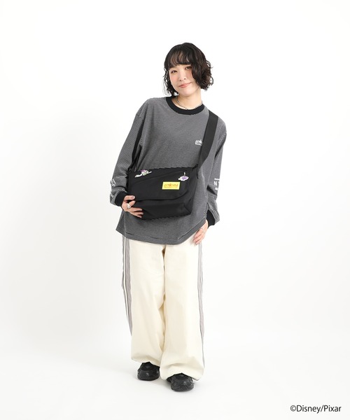 Manhattan Portage(マンハッタンポーテージ)の「Nylon Messenger Bag (SM) FZP MGNT / TOY STORY BUZZ LIGHTYEAR(メッセンジャーバッグ・レディース・ブラック・SMALL)」の13枚目の写真