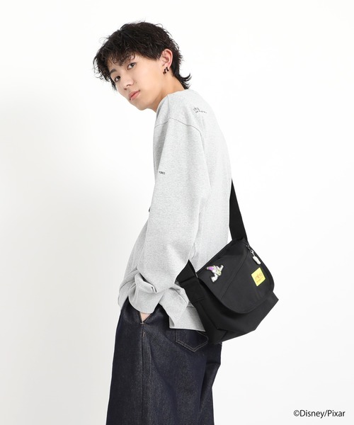 Manhattan Portage(マンハッタンポーテージ)の「Nylon Messenger Bag (SM) FZP MGNT / TOY STORY BUZZ LIGHTYEAR(メッセンジャーバッグ・レディース・ブラック・SMALL)」の14枚目の写真