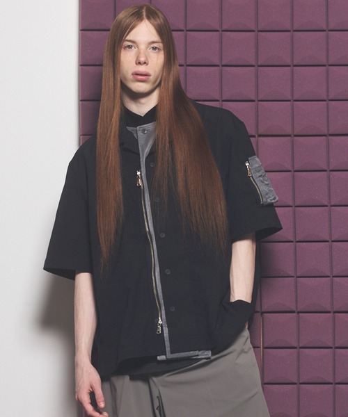 MAISON SPECIAL(メゾンスペシャル)の「《UNISEX》Layering MA-1 Docking Prime-Over Open Collar Short Sleeve Shirt/レイヤリングMA-1ドッキングプライムオーバーオープンカラーショートスリーブシャツ【MAISON SPECIAL/メゾンスペシャル】(シャツ/ブラウス・メンズ・ブラック/カーキ/チャコールグレー・0/1/2)」の2枚目の写真
