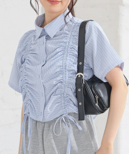 Honeys(ハニーズ)の「ドロストショート丈シャツ(シャツ/ブラウス・レディース・ホワイト×ネイビー/ホワイト×ブルー/サックスブルー/ブルー系その他3・L/M/S)」の4枚目の写真
