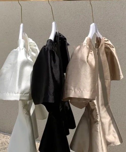 AMAJI（アマジ）の「パフスリーブ 半袖 ラウンドネック フィットシルエット ブラウス（シャツ/ブラウス・レディース・ブラック/ベージュ/ホワイト・FREE）」の5枚目の写真