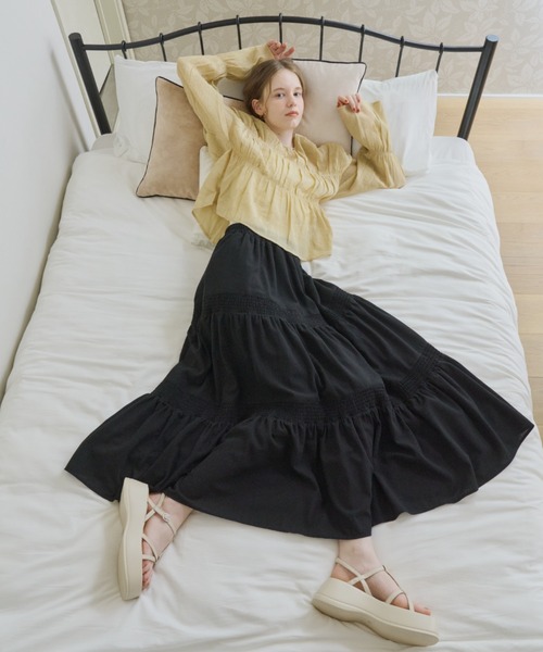 OLUN(オルン)の「tiered flare skirt/ティアードフレアスカート(スカート・レディース・ブラック/アイボリー・SMALL/MEDIUM)」の6枚目の写真