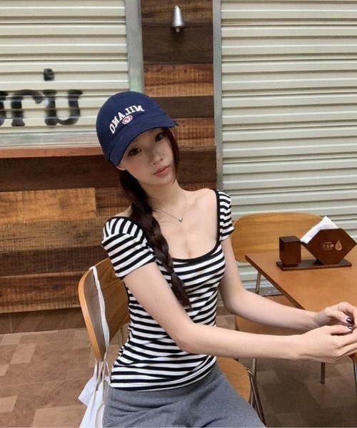 Ritzy(リッツィー)の「Y2K バックオープンリボンボーダートップス(Tシャツ/カットソー・レディース・ブラック・M/L)」の1枚目の写真