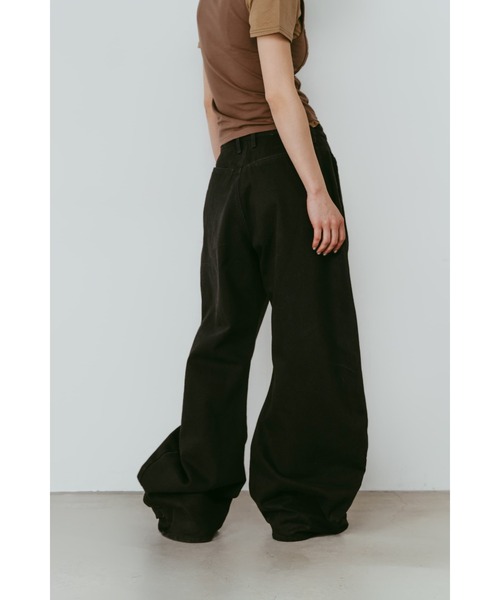 Knuth Marf(クヌースマーフ)の「draped denim pants(unisex)(デニムパンツ・レディース・ブラック・X-SMALL/SMALL/MEDIUM)」の4枚目の写真