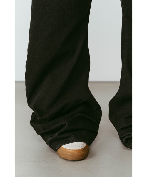 Knuth Marf(クヌースマーフ)の「draped denim pants(unisex)(デニムパンツ・レディース・ブラック・X-SMALL/SMALL/MEDIUM)」の5枚目の写真