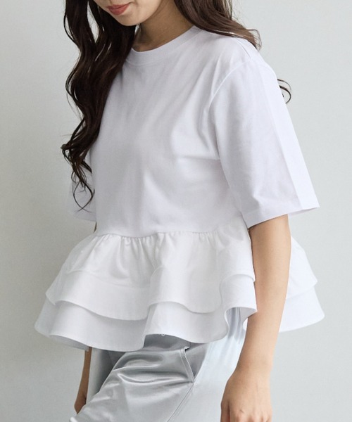 BIRTHDAY BASH(バースデイバッシュ)の「CREW NECK DOUBLE FRILL TOPS(クリューネックダブルフリルトップス)(Tシャツ/カットソー・レディース・ホワイト/ブラック/ラベンダー・FREE)」の2枚目の写真