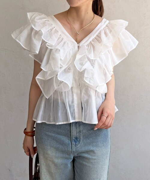 Thevon(ゼボン)の「Vネックシアーフリルペプラムブラウス(シャツ/ブラウス・レディース・ブラウン/サックスブルー/オフホワイト・FREE)」の4枚目の写真
