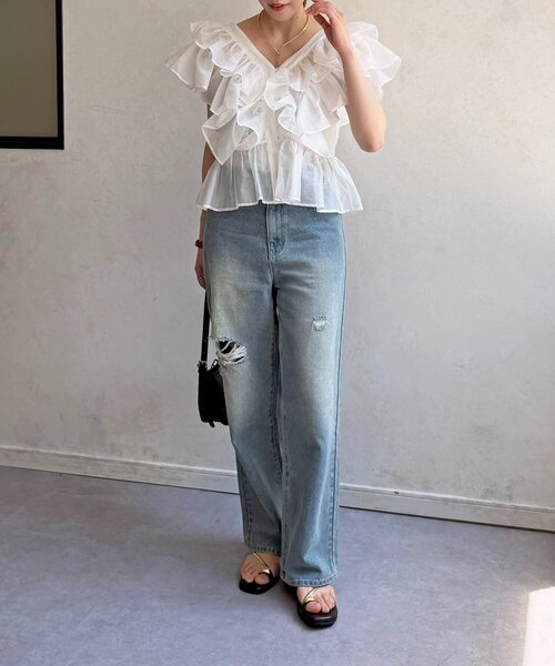 Thevon(ゼボン)の「Vネックシアーフリルペプラムブラウス(シャツ/ブラウス・レディース・ブラウン/サックスブルー/オフホワイト・FREE)」の8枚目の写真