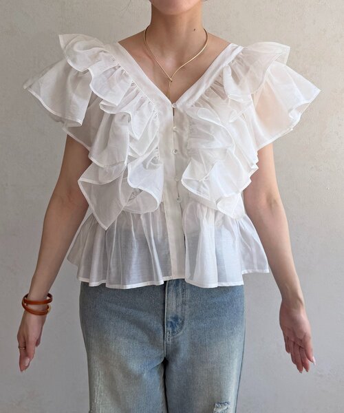 Thevon(ゼボン)の「Vネックシアーフリルペプラムブラウス(シャツ/ブラウス・レディース・ブラウン/サックスブルー/オフホワイト・FREE)」の12枚目の写真