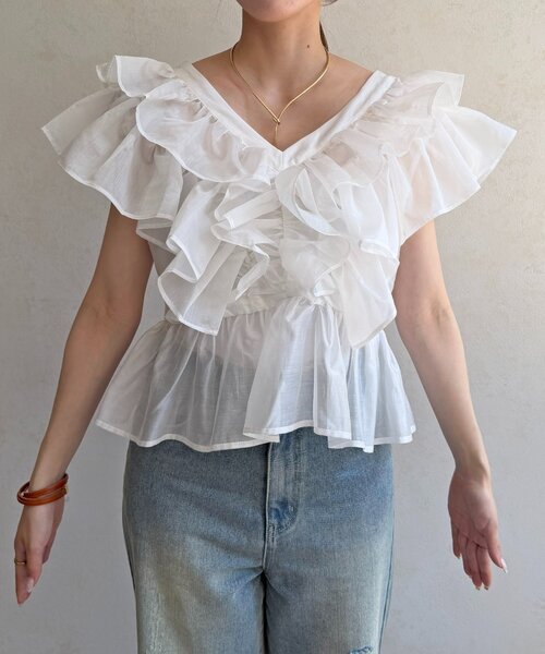 Thevon(ゼボン)の「Vネックシアーフリルペプラムブラウス(シャツ/ブラウス・レディース・ブラウン/サックスブルー/オフホワイト・FREE)」の14枚目の写真