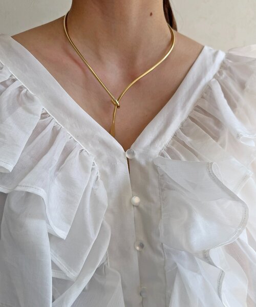 Thevon(ゼボン)の「Vネックシアーフリルペプラムブラウス(シャツ/ブラウス・レディース・ブラウン/サックスブルー/オフホワイト・FREE)」の16枚目の写真
