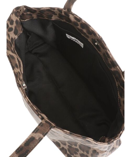 EVRIS(エヴリス)の「スタッズモチーフBIGショルダーBAG(ハンドバッグ・レディース・ブラウン/ブラック・FREE)」の6枚目の写真